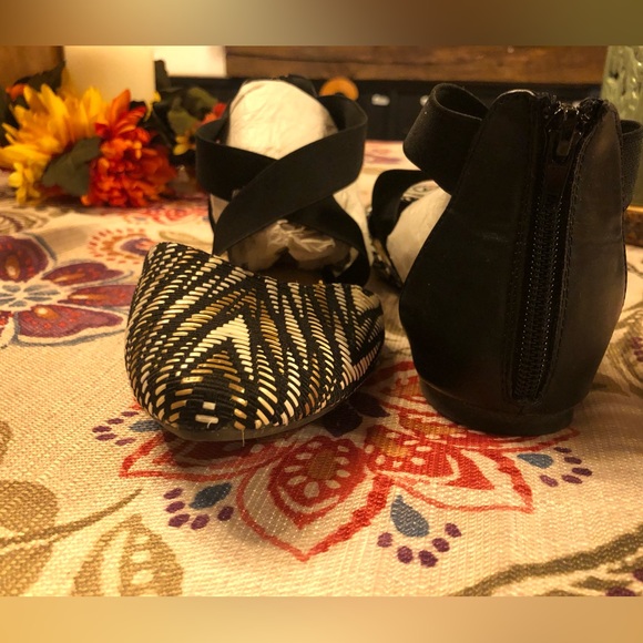 Rampage Crisscross Flats - Picture 2 of 4